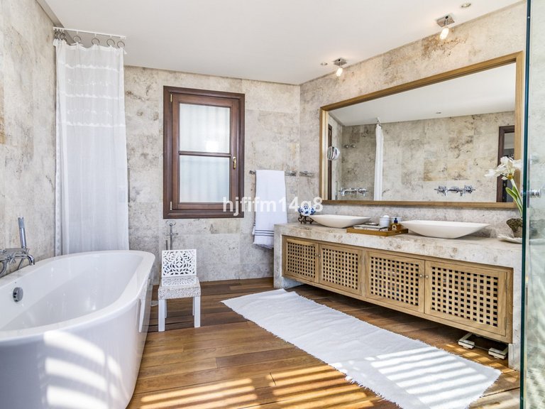 Villa for Sale in La Heredia, Malaga 13