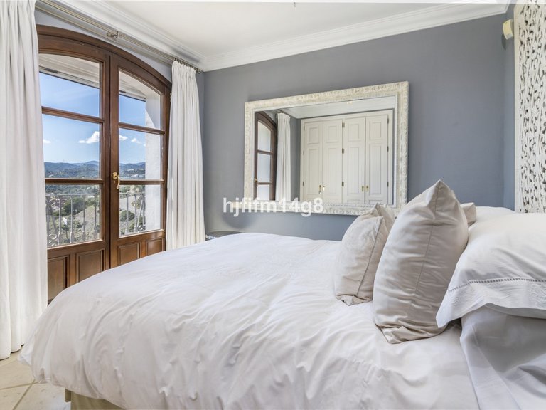 Villa for Sale in La Heredia, Malaga 14