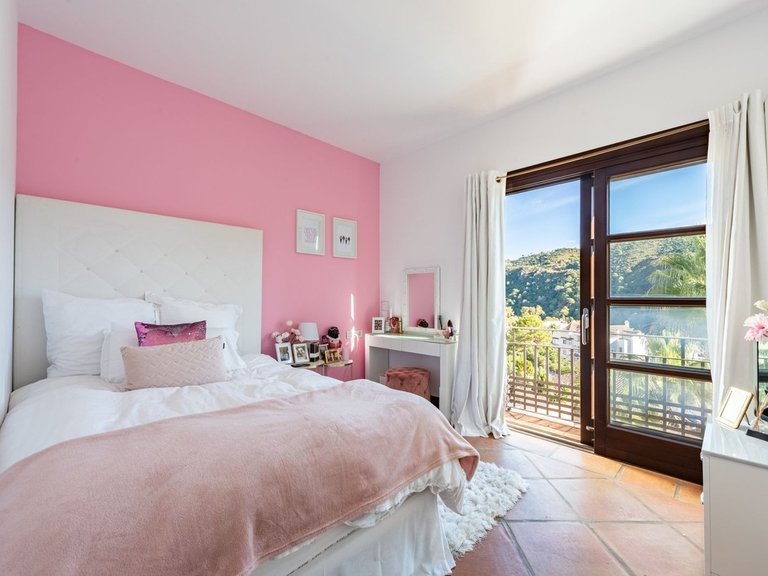 Villa for Sale in Benahavís, Malaga 17