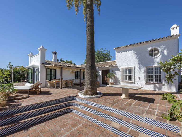 Villa for Sale in Guadalmina Alta, Malaga 1