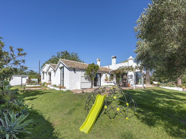 Villa for Sale in Guadalmina Alta, Malaga 40