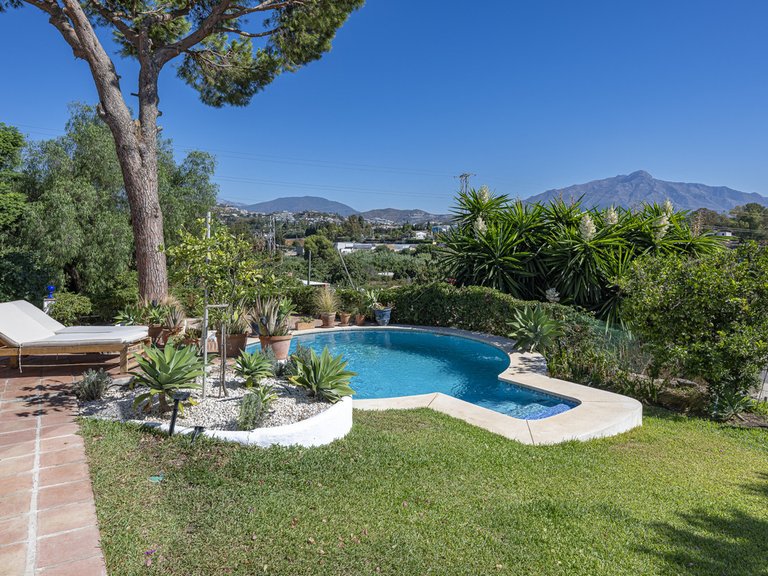 Villa for Sale in Guadalmina Alta, Malaga 41