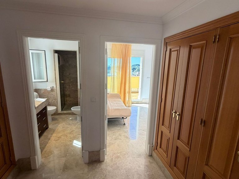 Villa for Sale in Marbella, Malaga 24