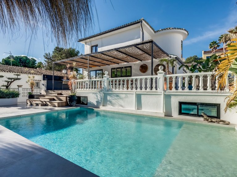 Villa for Sale in Nueva Andalucía, Malaga 1
