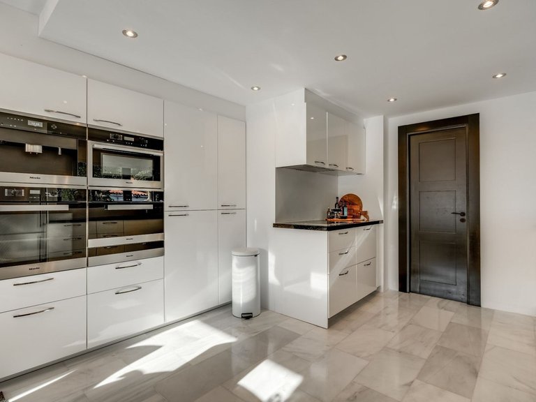Villa for Sale in Nueva Andalucía, Malaga 16