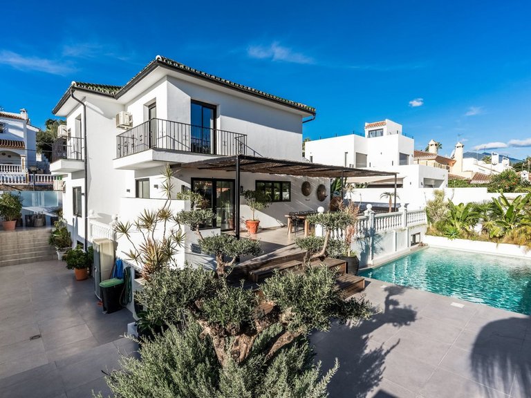 Villa for Sale in Nueva Andalucía, Malaga 2