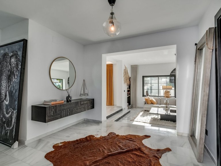 Villa for Sale in Nueva Andalucía, Malaga 25