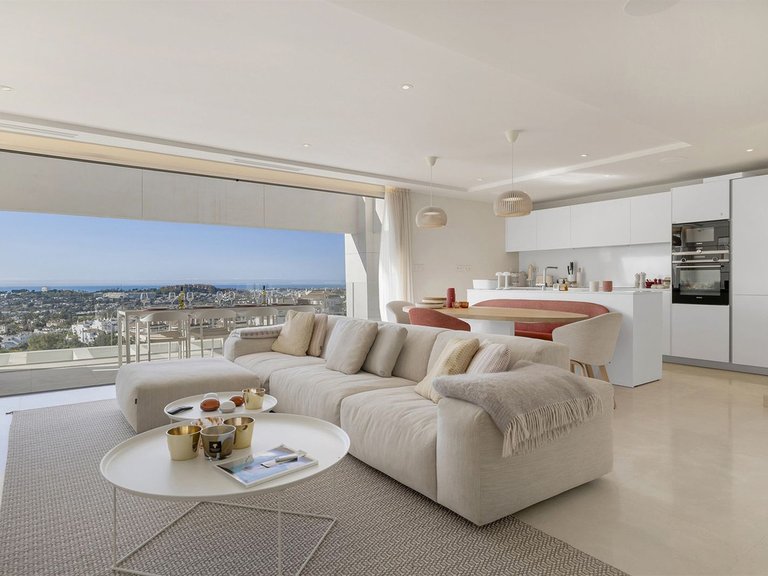 Apartment for Sale in Nueva Andalucía, Malaga 1