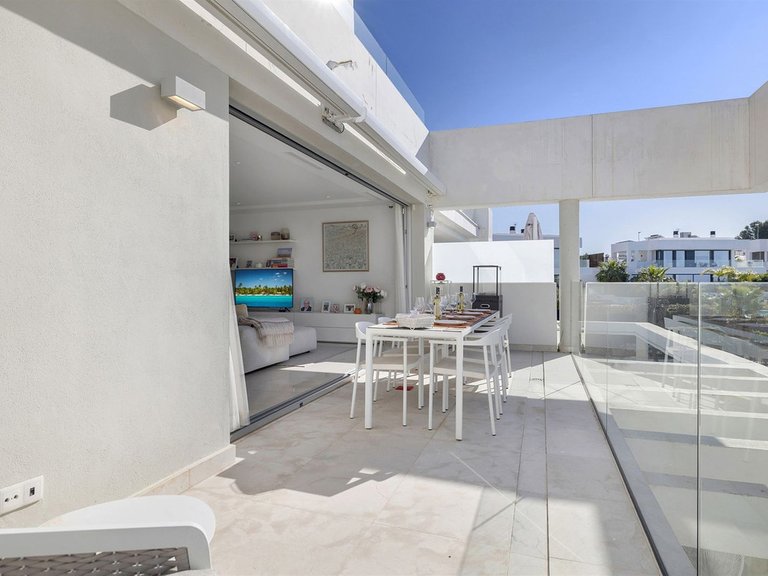 Apartment for Sale in Nueva Andalucía, Malaga 19