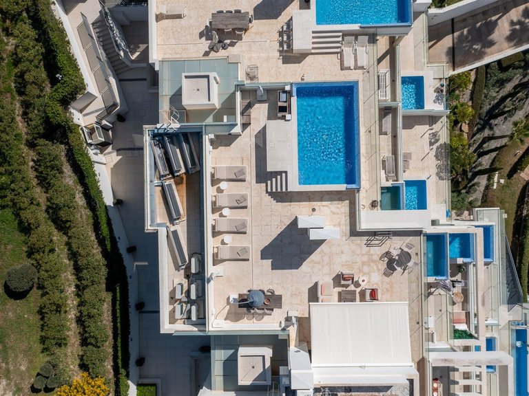 Apartment for Sale in Nueva Andalucía, Malaga 2