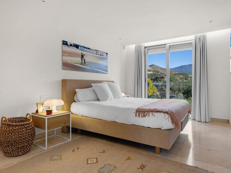 Apartment for Sale in Nueva Andalucía, Malaga 21