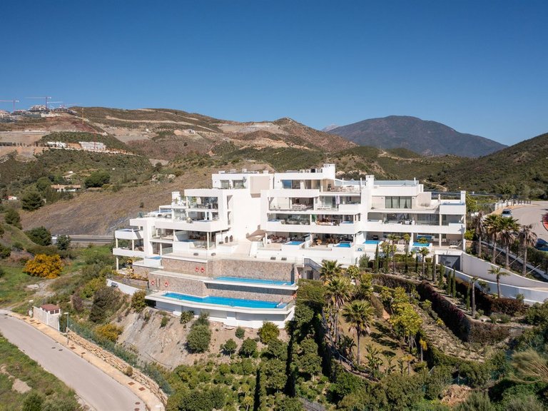 Apartment for Sale in Nueva Andalucía, Malaga 3