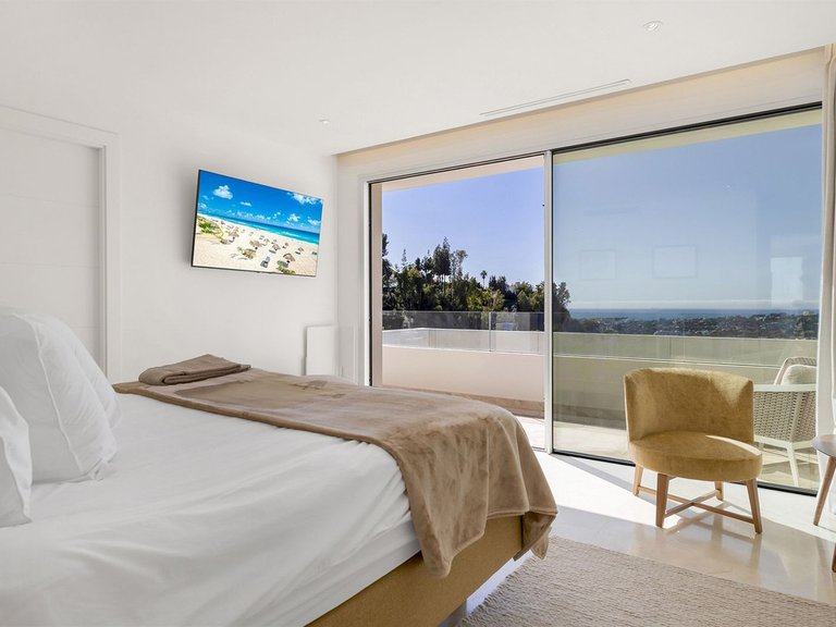 Apartment for Sale in Nueva Andalucía, Malaga 31