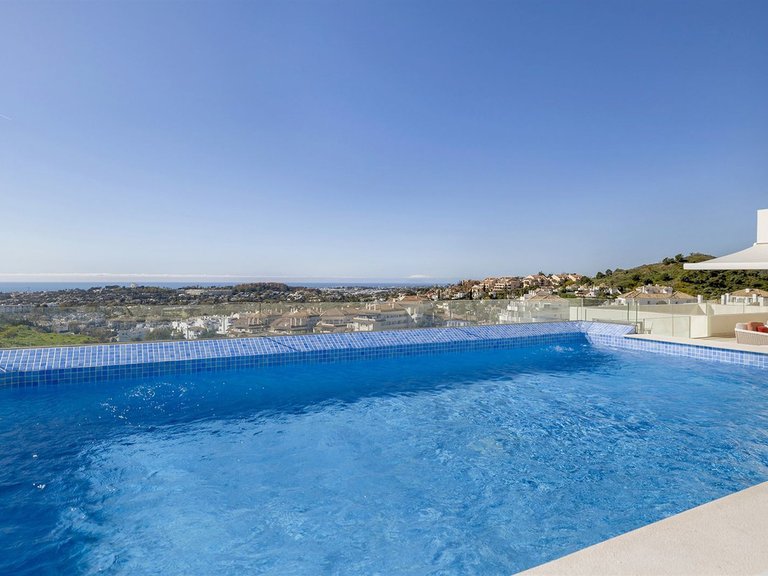 Apartment for Sale in Nueva Andalucía, Malaga 42