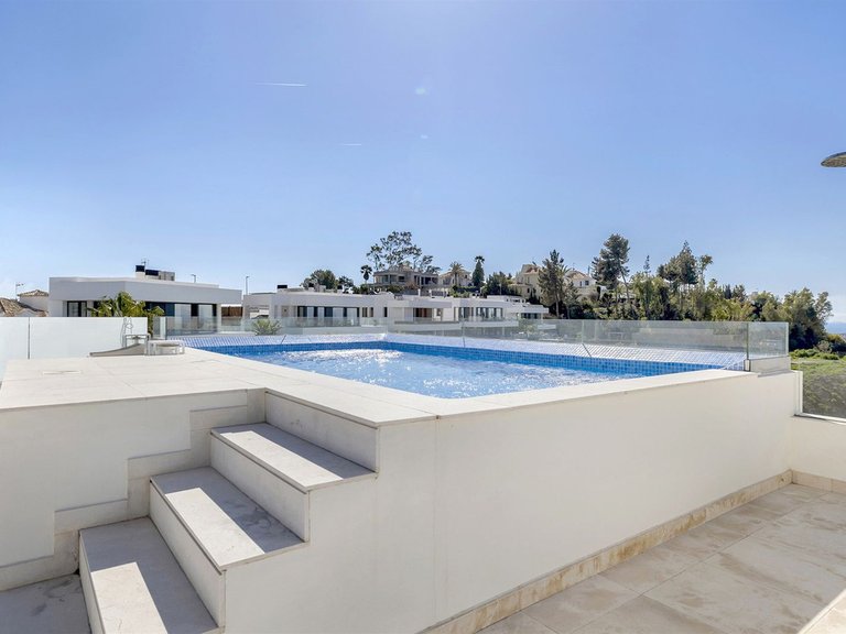 Apartment for Sale in Nueva Andalucía, Malaga 43