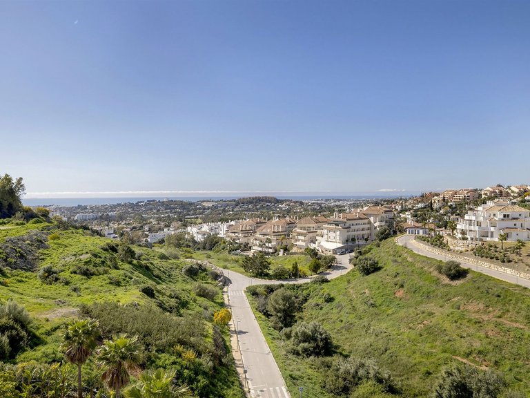 Apartment for Sale in Nueva Andalucía, Malaga 44