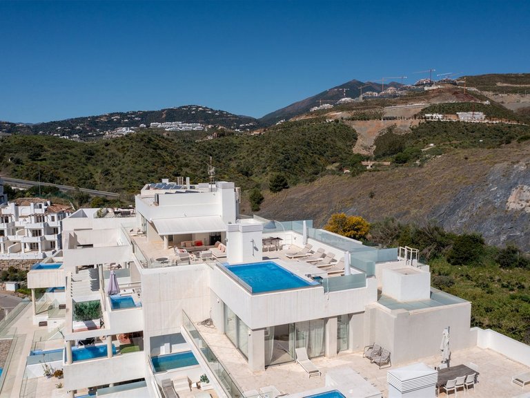 Apartment for Sale in Nueva Andalucía, Malaga 5