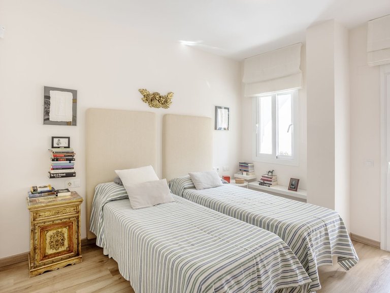 Apartment for Sale in Nueva Andalucía, Malaga 16