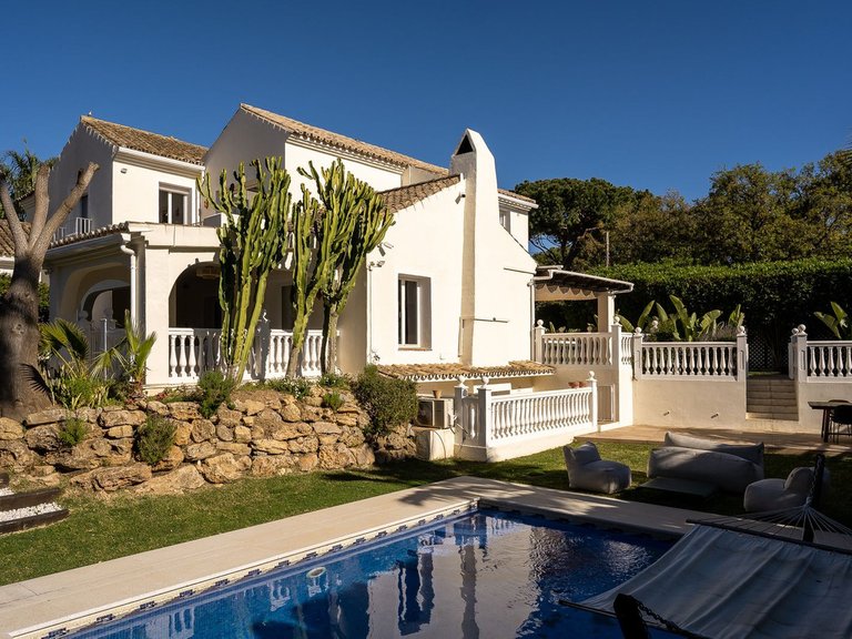 Villa for Sale in El Rosario, Malaga 35