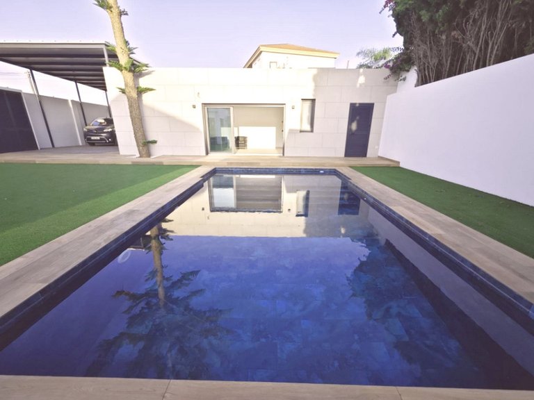 Villa for Sale in El Coto, Malaga 1