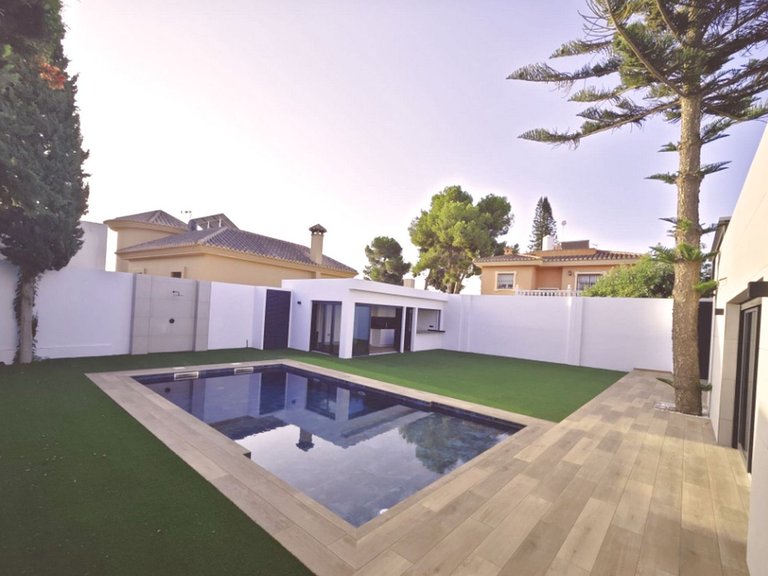 Villa for Sale in El Coto, Malaga 2