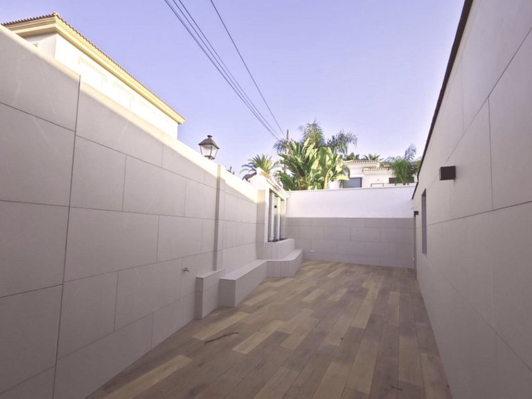 Villa for Sale in El Coto, Malaga 22