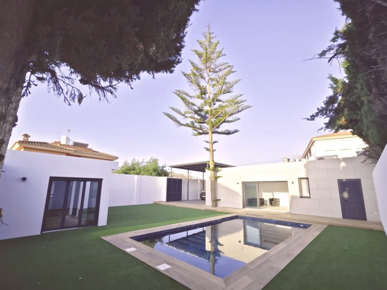 Villa for Sale in El Coto, Malaga 23