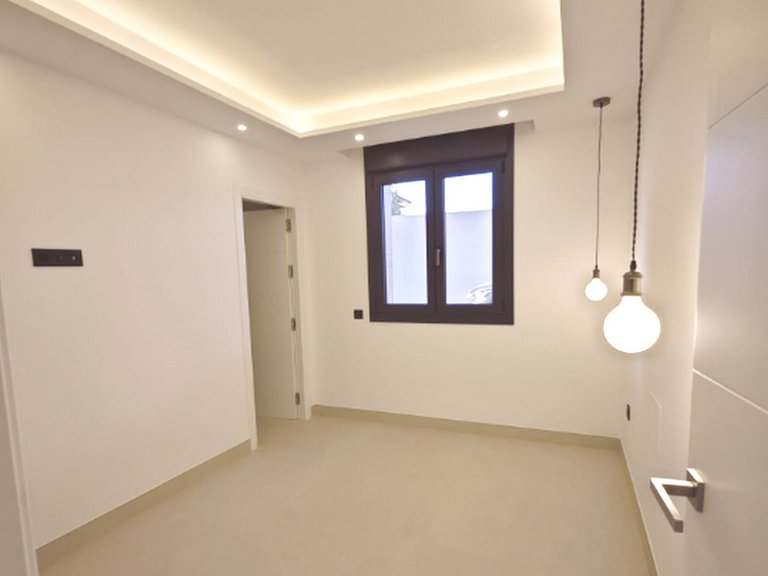 Villa for Sale in El Coto, Malaga 8