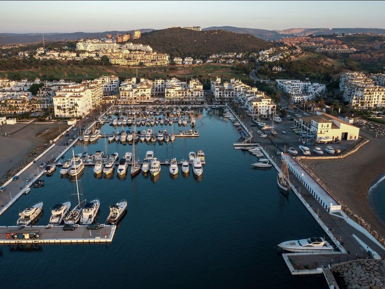Apartment for Sale in La Duquesa, Malaga 18