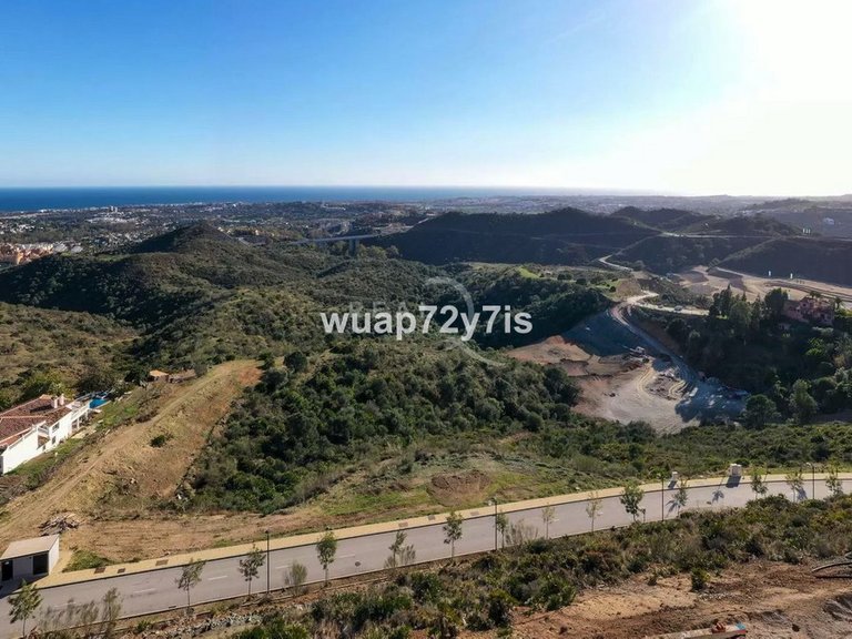 Plot for Sale in La Quinta, Malaga 3
