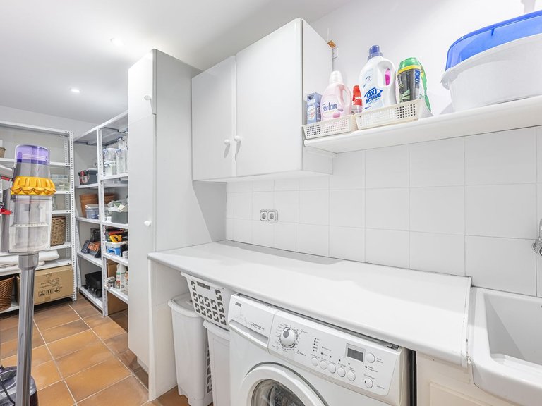 Villa for Sale in Marbella, Malaga 35
