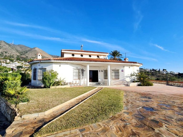 Villa for Sale in Benalmadena, Malaga 1