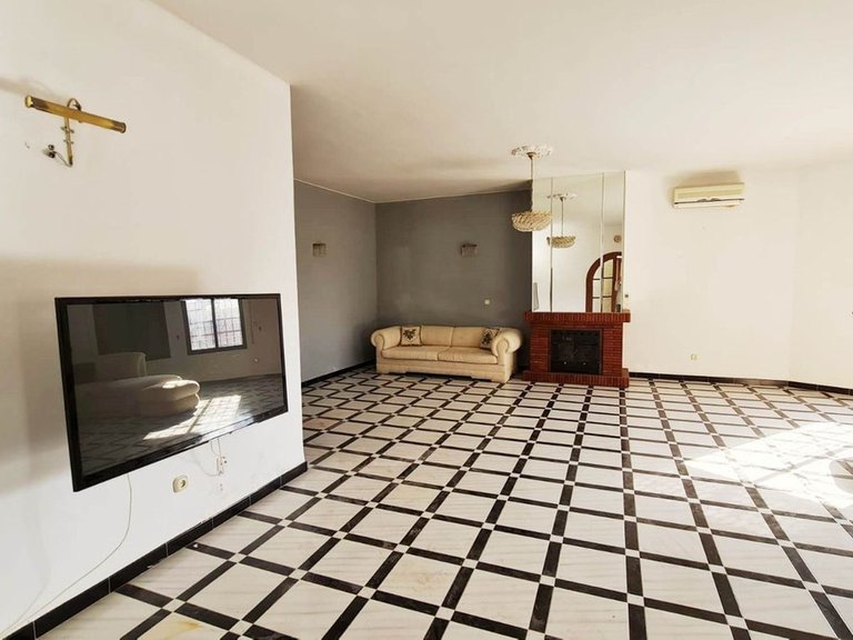 Villa for Sale in Benalmadena, Malaga 35