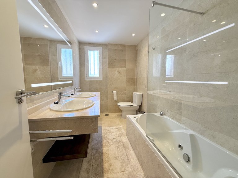 Apartment for Sale in La Mairena, Malaga 19