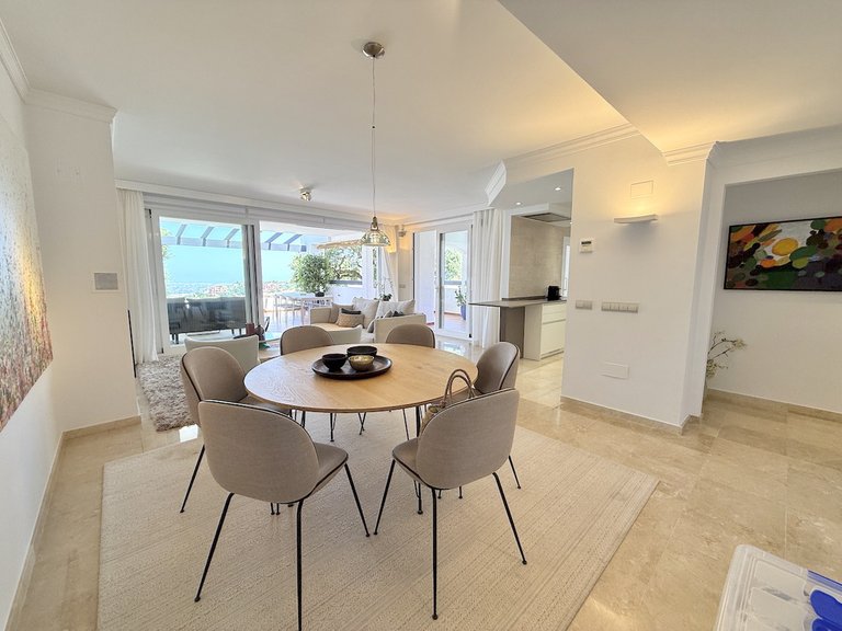 Apartment for Sale in La Mairena, Malaga 5