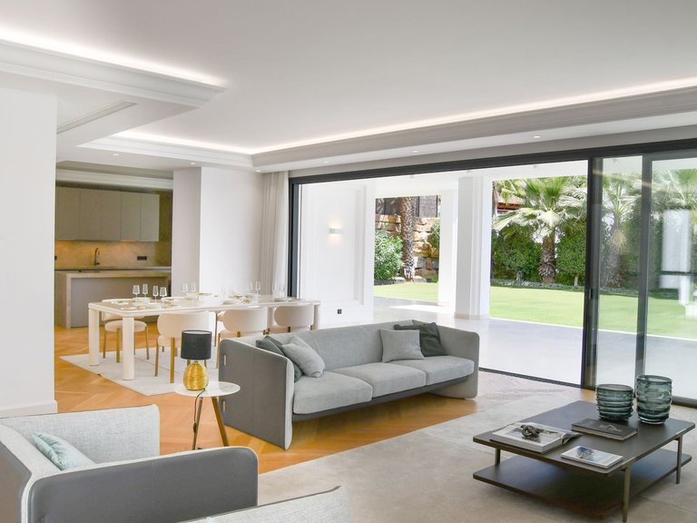 Villa for Sale in Costa del Sol The Golden Mile, Malaga 13