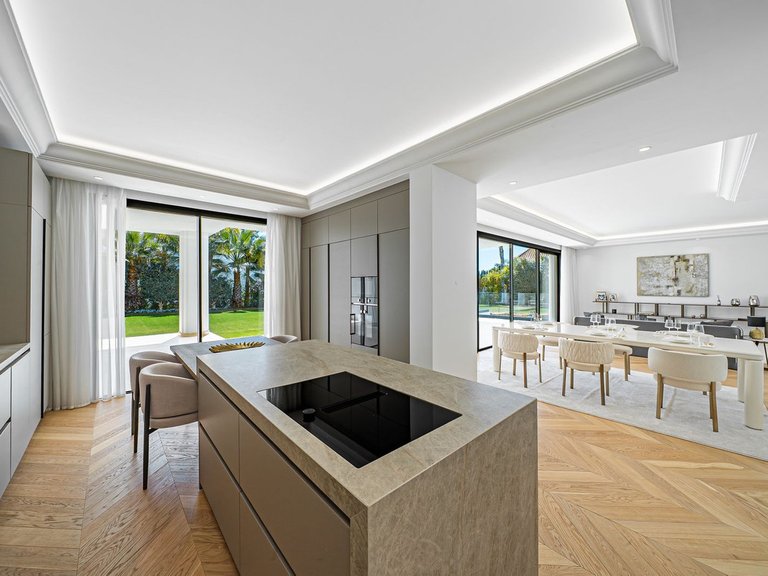 Villa for Sale in Costa del Sol The Golden Mile, Malaga 39
