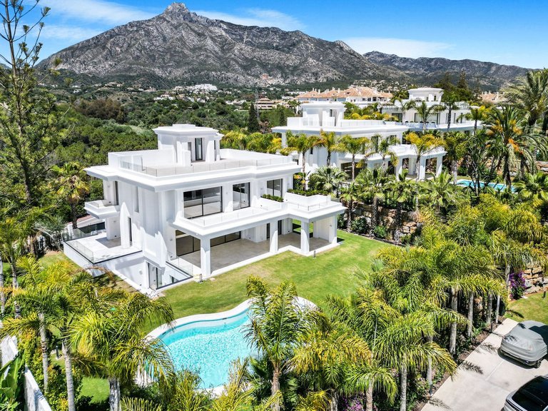 Villa for Sale in Costa del Sol The Golden Mile, Malaga 48