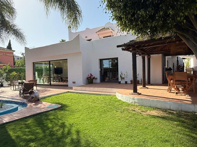 Villa for Sale in Nagüeles, Malaga 1