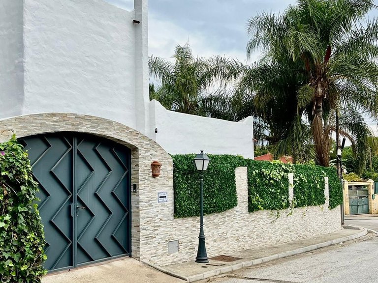 Villa for Sale in Nagüeles, Malaga 18
