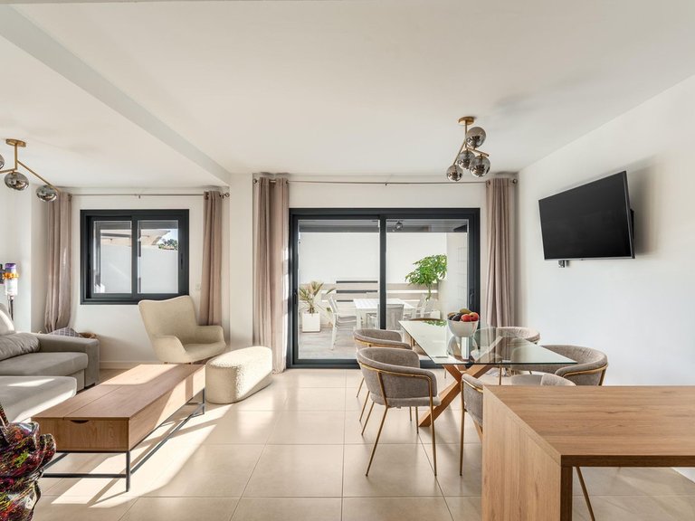 Villa for Sale in El Paraiso, Malaga 1