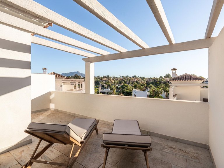Villa for Sale in El Paraiso, Malaga 12