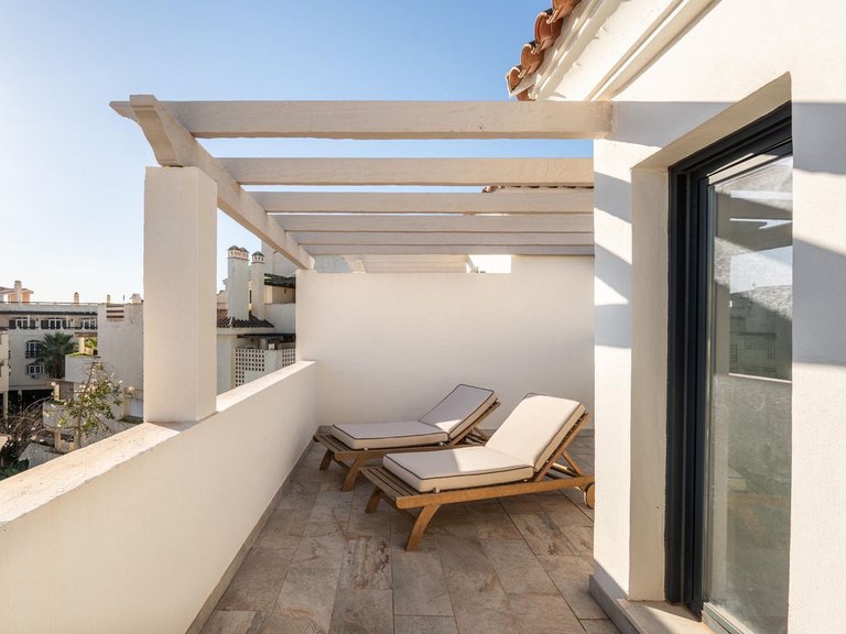 Villa for Sale in El Paraiso, Malaga 13