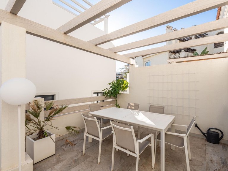 Villa for Sale in El Paraiso, Malaga 7