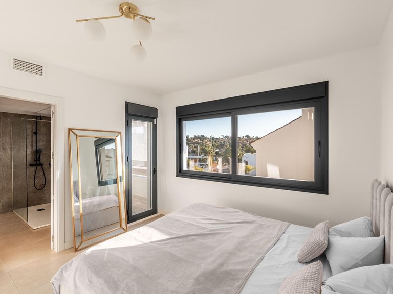 Villa for Sale in El Paraiso, Malaga 8