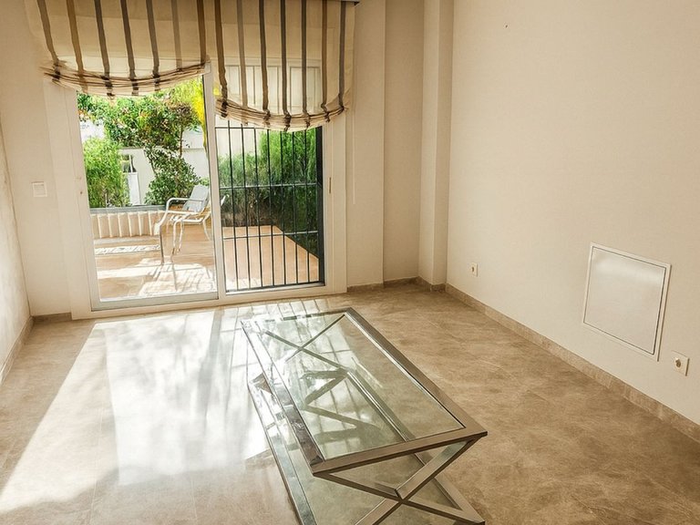 Apartment for Sale in Nueva Andalucía, Malaga 19
