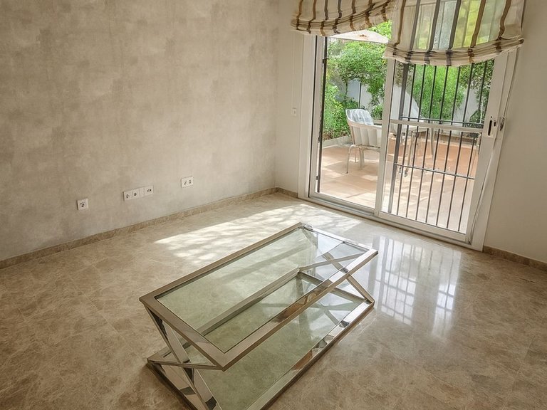 Apartment for Sale in Nueva Andalucía, Malaga 2