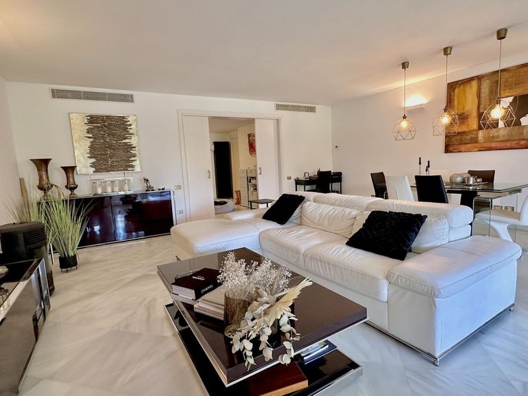 Apartment for Sale in The Golden Mile, Malaga 10