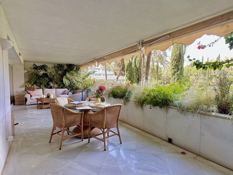Apartment for Sale in The Golden Mile, Malaga 16