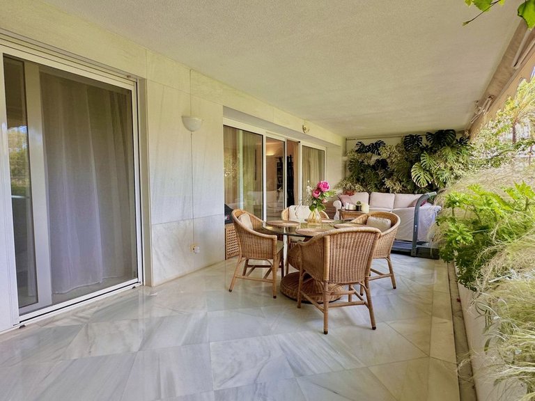 Apartment for Sale in The Golden Mile, Malaga 17